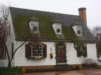 One of the Colonial Williamsburg buildings festively decorated for the holidays.